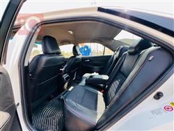 تۆیۆتا کامری